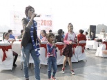 Thái Thùy Linh lần đầu “khoe” con gái trên sân khấu