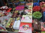 Tràn ngập quà lưu niệm Trung Quốc chào đón Valentine
