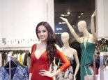 Mai Phương Thuý “thả rông“ vòng 1 đẹp hút hồn