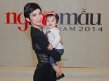 Siêu mẫu Xuân Lan lần đầu tiên khoe bé Thỏ trên sàn Catwalk