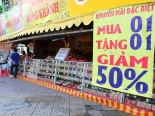 Bánh trung thu treo bảng mua 1 tặng 1 trước Rằm 2 tuần
