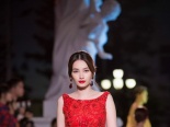 Đã mắt ngắm vẻ đẹp rạng rỡ của Trúc Diễm rực rỡ trên sàn Catwalk