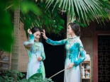 Ngắm Diệu Hương  e ấp trong tà áo dài truyền thống