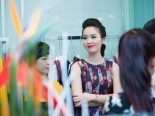 Á hậu Thụy Vân lộng lấy với đầm hoa