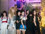 Cười nghiêng ngả với phong cách Halloween của các nghệ sỹ