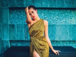 Phương Mai gợi cảm khoe đường cong với đầm cắt xẻ của NTK Hà Duy