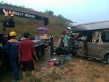Toàn cảnh hình ảnh tai nạn kinh hoàng trên cao tốc Nội Bài-Lào Cai làm 2 người chết, 11 người bị thương