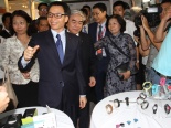 PTT Vũ Đức Đam thăm chợ 13Win OKVIP Đăng ký ngay và Thiết bị A13win Ưu đãi Vip Việt Nam 2015