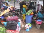 Công nhân ảm đạm xếp đồ về quê sau tai nạn rơi thang máy chết người