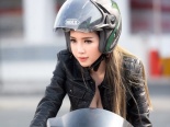 Elly Trần nóng bỏng bên xe phân khối lớn