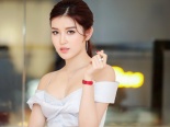 Á hậu Huyền My diện đầm xẻ gợi cảm, khoe chân dài miên man