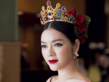 Lý Nhã Kỳ như nữ hoàng khi đội vương miện trên thảm đỏ