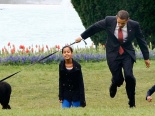 Những hình ảnh vô cùng ấm áp của ông Obama và 2 con gái