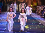 Hoa hậu Ngọc Hân tự tin sánh vai cùng 'những thiên thần nước Ý'