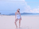 Minh Hằng diện bikini chào tuổi mới ‘thiêu đốt’ mọi ánh nhìn