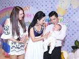 Phi Thanh Vân diện váy ngắn cũn đến mừng tiệc thôi nôi con gái Trịnh Kim Chi 