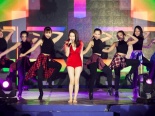 Đông Nhi, Hòa Minzy gây bão phố đi bộ Nguyễn Huệ với vũ đạo bốc lửa 