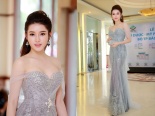 Á hậu Huyền My khoe vòng một gợi cảm, trễ nải vai trần bên MC Phan Anh