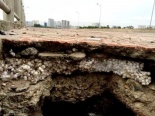 'Mặt trái sống sượng' của cây cầu 'bê tông, cốt xốp' ở Hà Nội