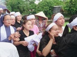 Nước mắt hòa nước mưa tiễn nữ giám thị bị sát hại đi nốt đoạn đường cuối