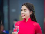 Nhìn những hình ảnh này không dám tin hoa hậu Kỳ Duyên biết hút thuốc, say xỉn