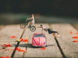 Bộ ảnh cưới biến cô dâu chú rể thành người tí hon khiến dân mạng thích thú
