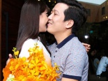 Trường Giang – Nhã Phương: Những khoảnh khắc ôm, hôn thắm thiết của cặp đôi ‘đẹp như mơ’ 