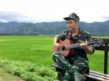Hai chàng 'soái ca quân nhân' khiến các cô gái phát cuồng, dân gay xôn xao