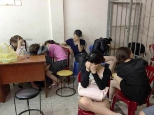 Hàng chục nam nữ phê ma túy trong nhà hàng ở TP HCM