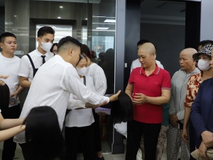 Khi mái tóc là ‘nhịp cầu’ chở yêu thương