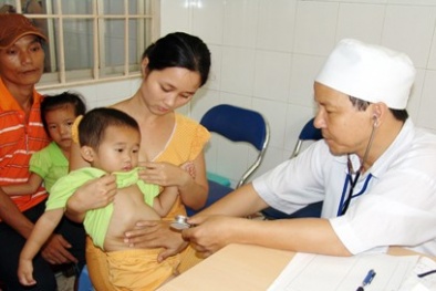 Thời tiết thất thường, trẻ em dễ sốt virus