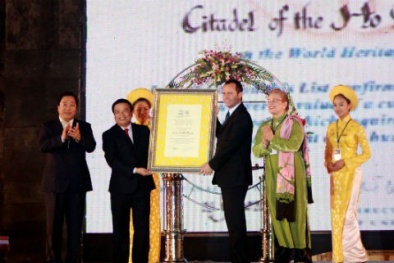 Kỳ vĩ Thành đá nhà Hồ