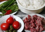 Đổi bữa với bún sườn hầm sấu
