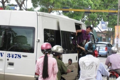 Nhà xe "hỗn chiến": Giành khách kiểu xã hội đen