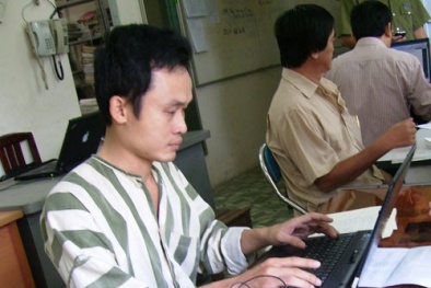 Bắt giám đốc chuyên đi lừa bằng thẻ cào