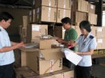 Ai trả chi phí lấy mẫu và thử nghiệm hàng nhập khẩu?