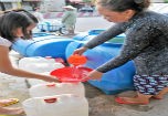 Nước sinh hoạt: Người bán, kẻ mua tố nhau "gian lận"