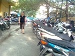 Bãi trông xe viện Nhi tiếp tục "móc túi" bệnh nhân