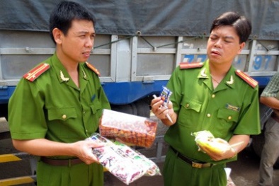 Thu giữ lô bánh kẹo, đồ chơi lậu ghi chữ Trung Quốc