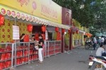 Hữu Nghị, Kinh Đô chi bao tiền mua vỉa hè bán bánh Trung Thu?