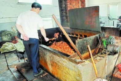 Bánh trung thu Thiên Hương sản xuất cạnh... chuồng heo