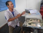 Nhà khoa học 'chân đất' chế tạo máy thái tỏi chỉ học hết lớp 7