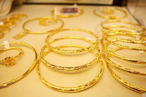 Vàng vượt ngưỡng 48 triệu đồng/lượng