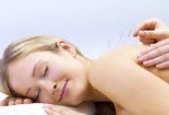 Châm cứu giúp phụ nữ bị ung thư vú giảm mệt mỏi