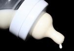 Sữa công thức gây bệnh chết người ở trẻ sinh non?