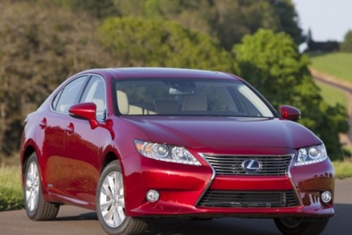 Nguy cơ triệu hồi 700.000 xe Lexus do lẫy mở cốp