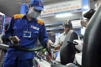 Chậm giảm giá xăng dầu: Lỗi tại ai ?