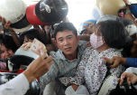 Hà Nội trợ giá, đổi mũ bảo hiểm cho người dân