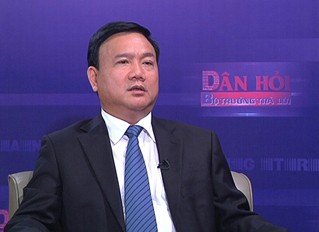 Không phạt dân đội mũ bảo hiểm không dán tem