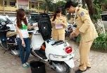 Mất tiền oan với "cò" dịch vụ sang tên đổi chủ xe
